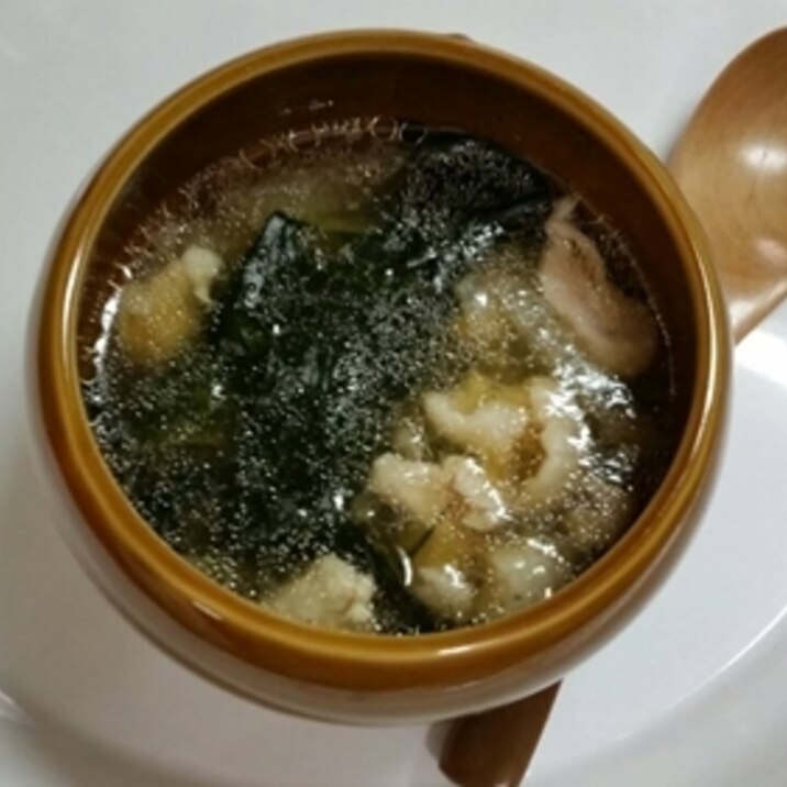 鶏皮とワカメの中華スープ